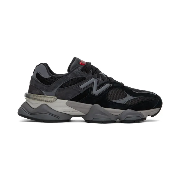 New Balance 9060 “Triple Black”: maximale vorm, minimale drukte