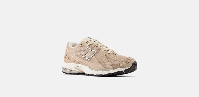 New Balance 1906R “MINDFUL GREY/MOONBEAM/SILVER METALLIC” (M1906RW)