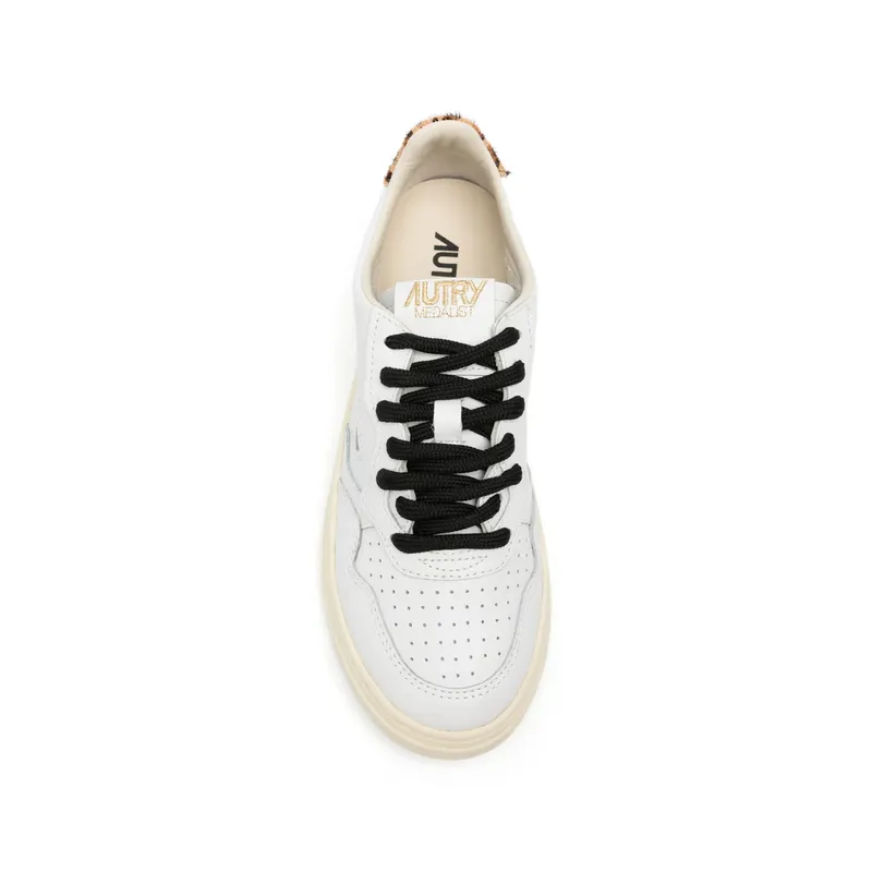 Autry Medalist LOW “White” (AULW OC02)