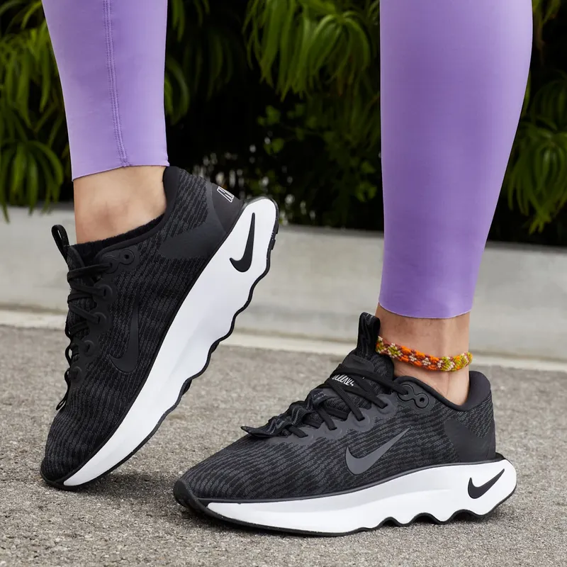 Nike Motiva Black White (DV1238-001)