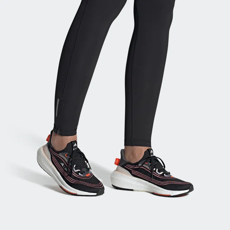 adidas Ultraboost Light Core Black / Cloud White / Grey Five (HQ1399)