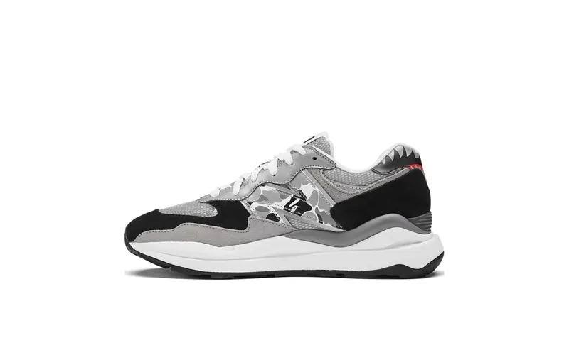 57/40 “Bape x New Balance” (M5740BAP)