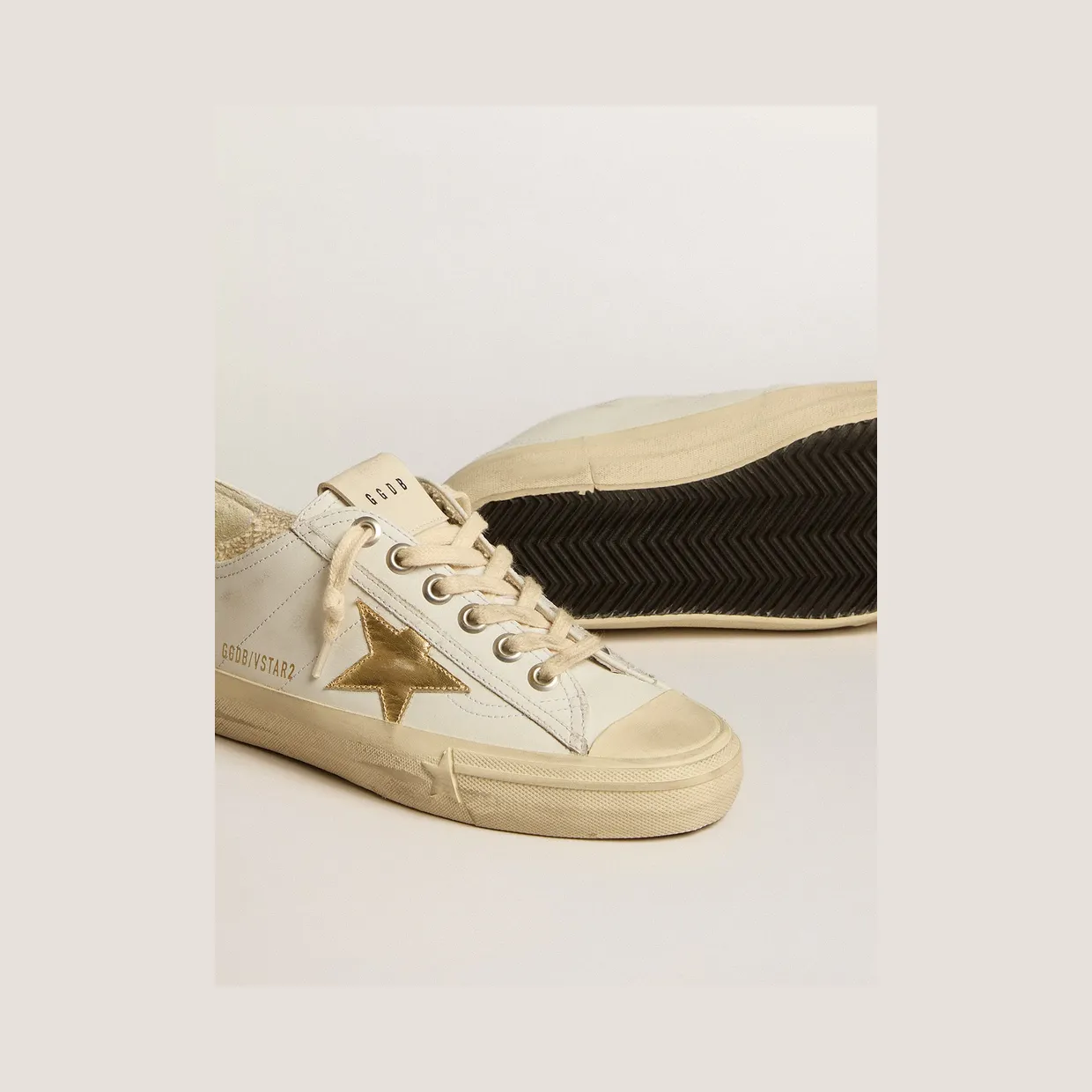 Golden Goose V-Star In White Leather With Gold Metallic Leather Star (GWF00129.F005292.10272) (4)