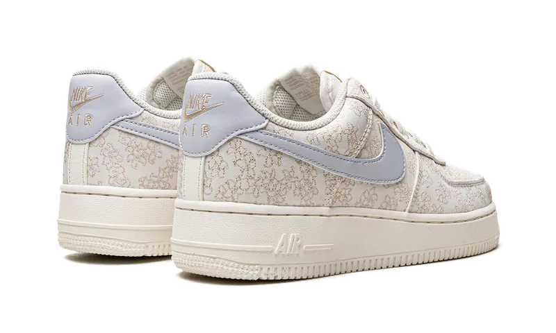 Nike AIR FORCE 1 ’07 SE JACQ “Flower Embroidery” (DR6402-900)