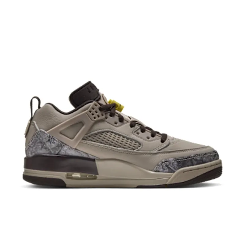 De Jordan Spizike Low ruilt olifantenprint voor camo (IV4403-200) (3)