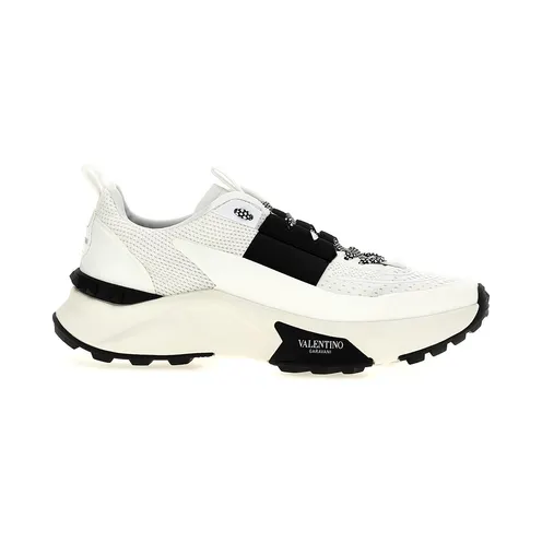 Valentino Garavani True Act Valentino Garavani “White/Black” (Y2S0H96PTN6L0)