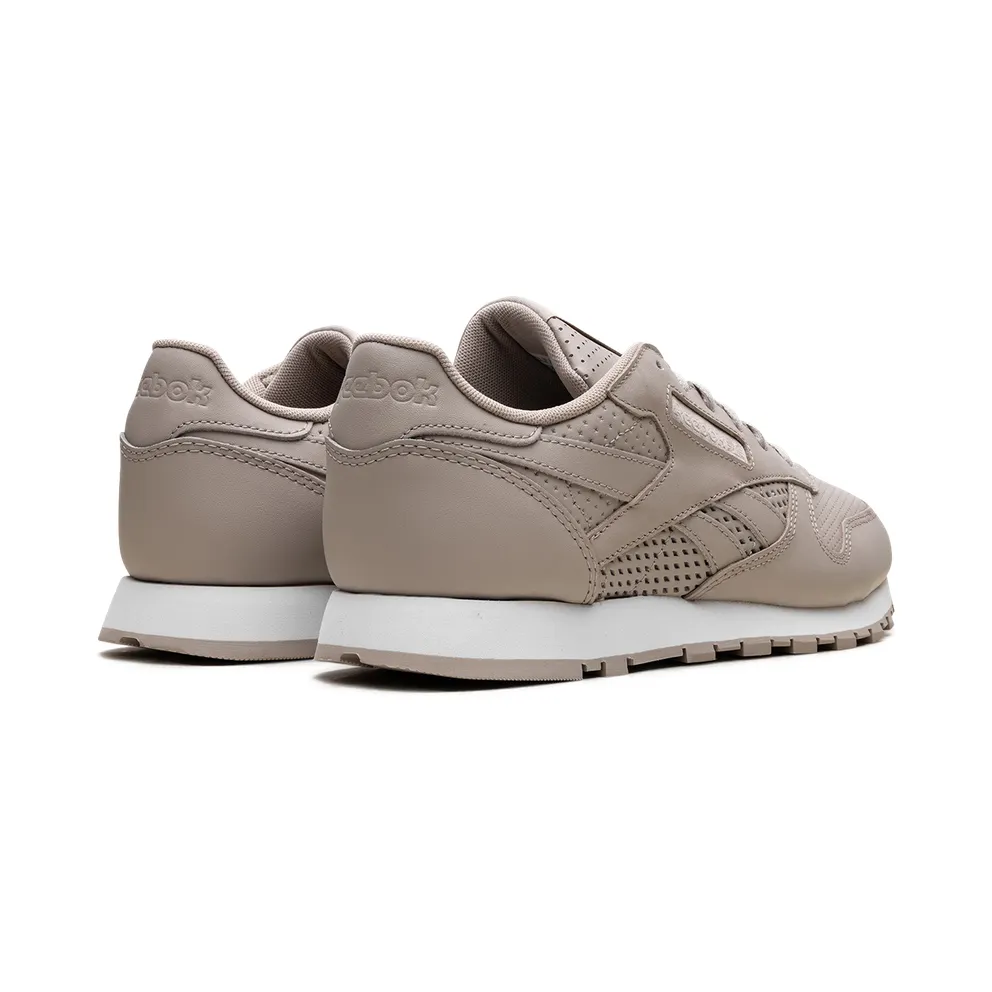 Reebok Classic Leather “Light Sand / White” (CN8543)