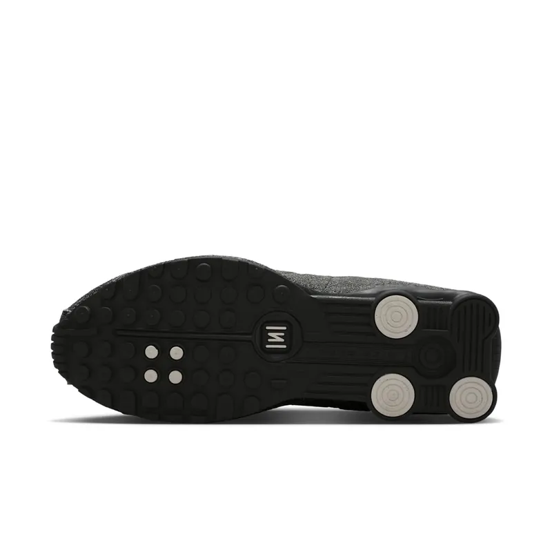 Nike Shox R4 “Distressed Leather – Black” (IO4544-002)