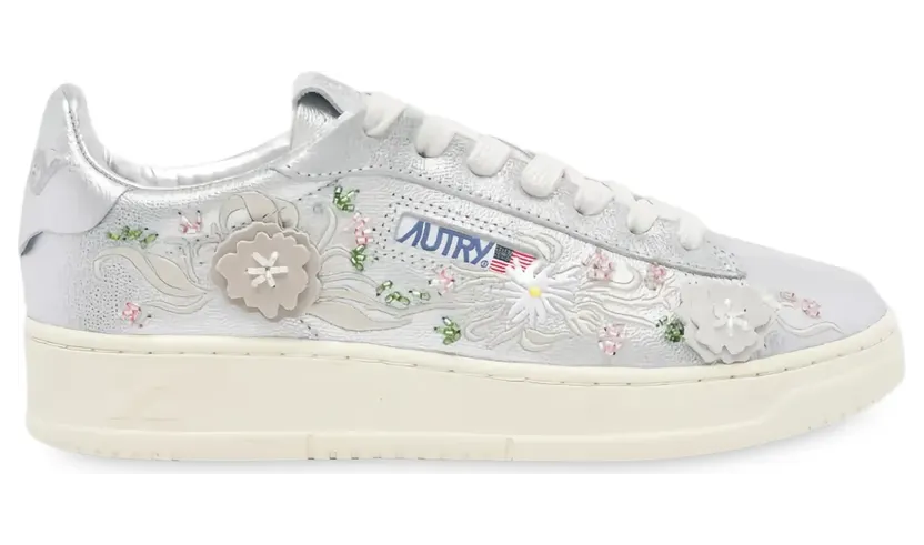 Autry Dallas Low sneakers met geborduurde bloemen – Zilver (ADLWMO01SILVOYST)