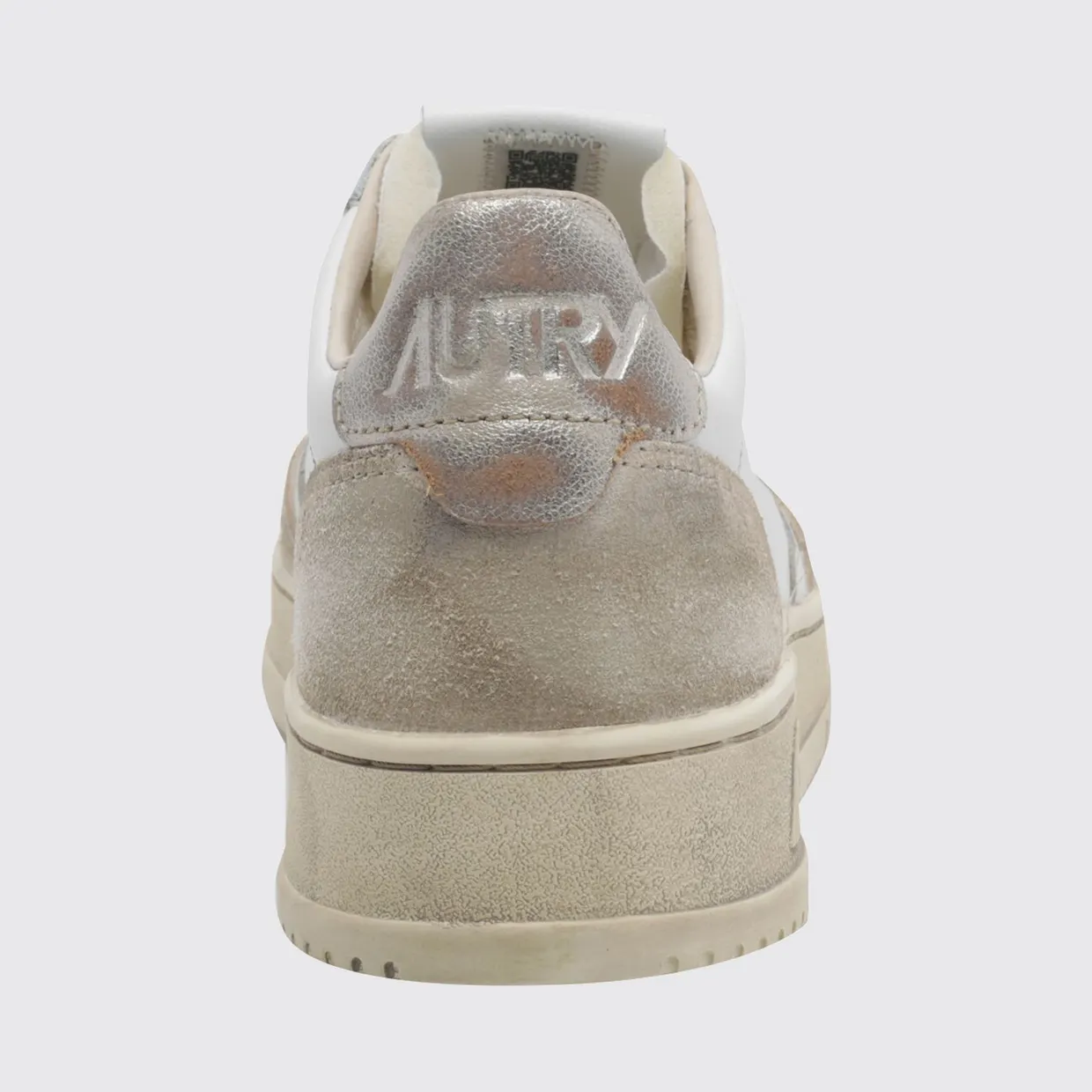 Autry Medalist Low Super Vintage Calfskin with Worn Effect White 4 (AVLMLS75) (3)