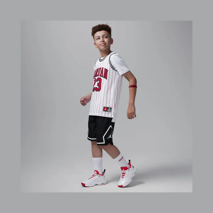 air-jordan-max-aura FQ8297-106