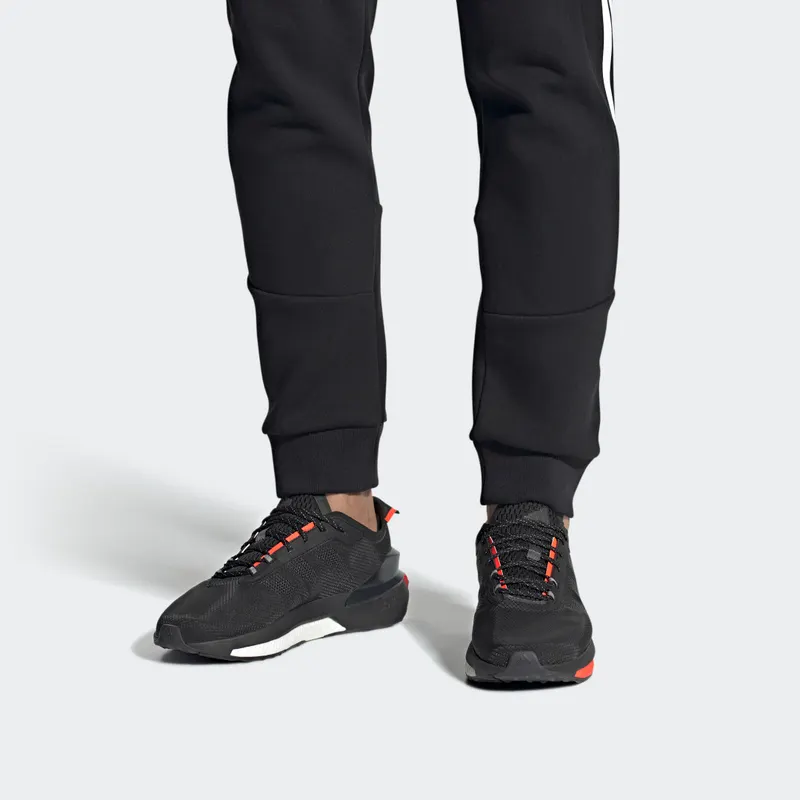 Adidas Avryn Core Black / Core Black / Solar Red (HP5980)