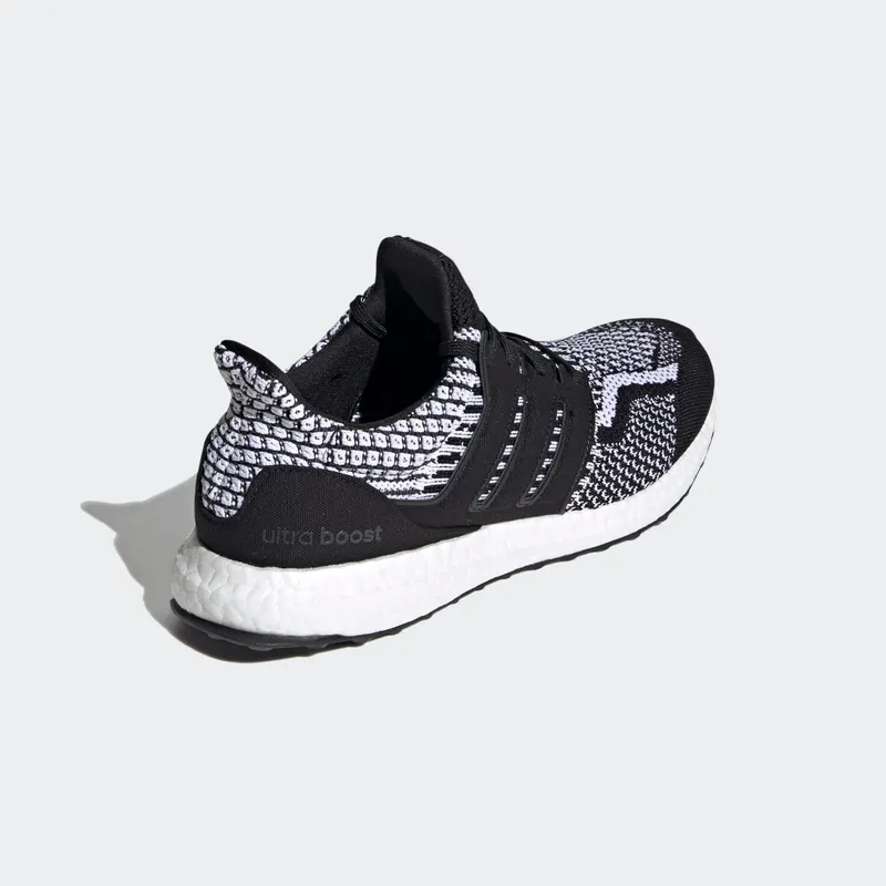 adidas Ultraboost 5.0 DNA Core Black / Core Black / Cloud White (FY9348)