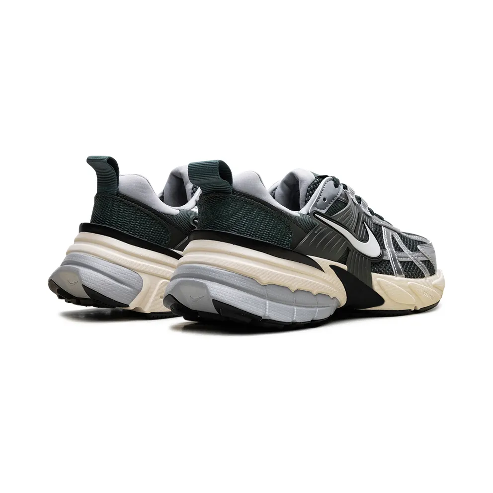 Nike V2K Run “Vintage Green” (HJ4497-300)