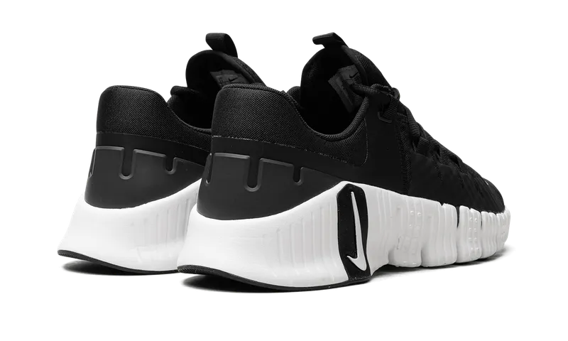 Nike Free Metcon 5 “Black / White” (DV3949-001)