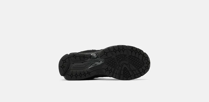 New Balance 2002R “Triple Black Suede” (U2002RBL)