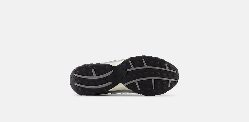 New Balance 204L “Silver Metallic Black” (U204LSWD)