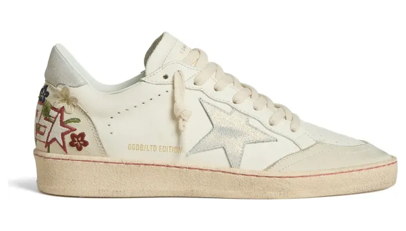 Golden Goose Ball Star mit Wildlederstern und floraler Stickerei Nude (GWF00117F007931)