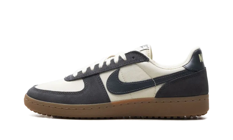 Nike Field General “Light Khaki Anthracite Gum” (HF3165-200)