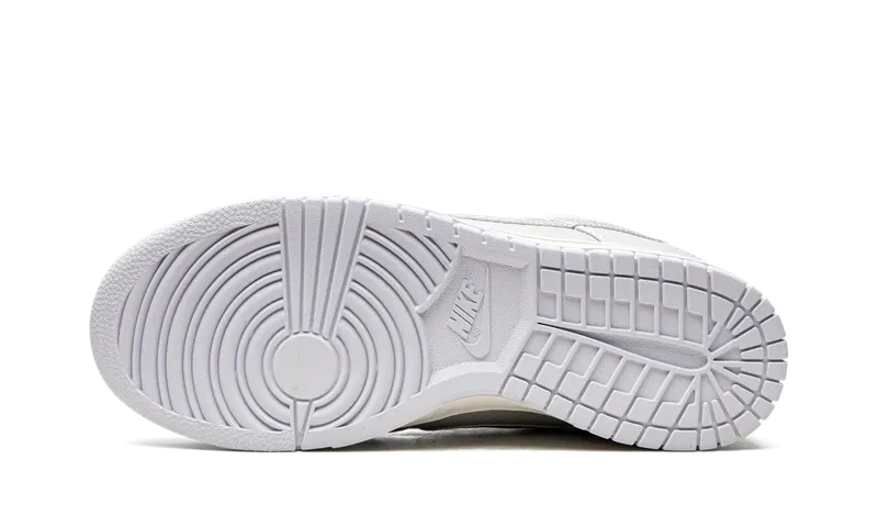 Nike Dunk Low “Metallic Silver” (DX3197-095)