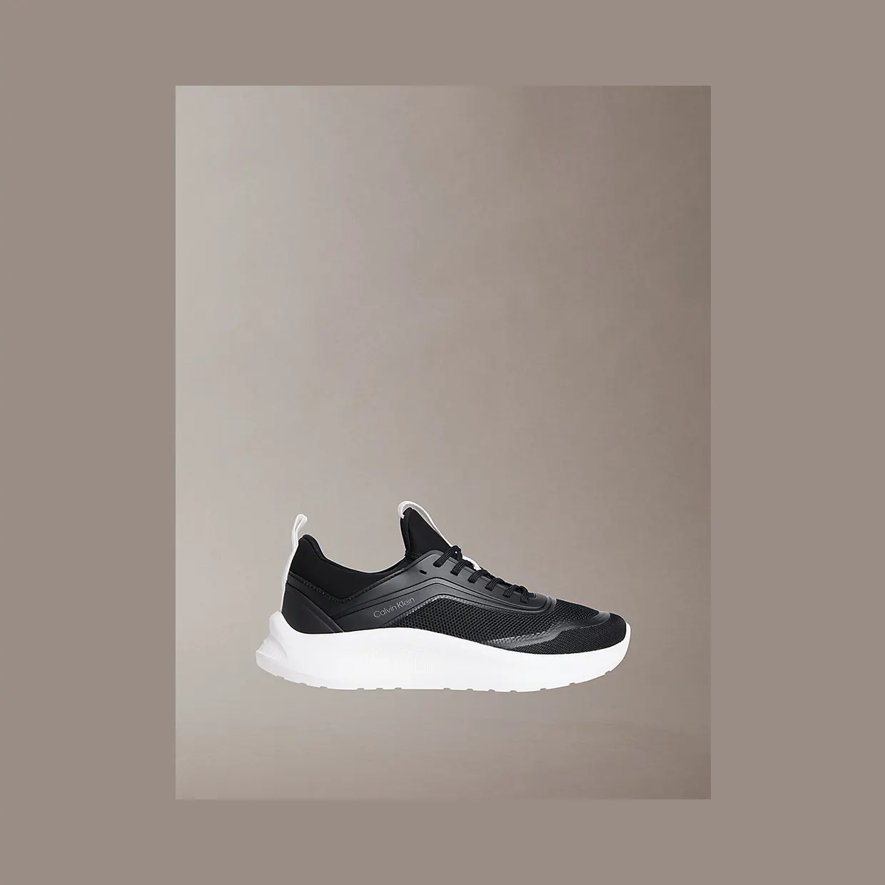 Calvin Klein Ck Curve – Lightweight Runner “BLACK/PEARL GREY” (HW0HW030230HS)