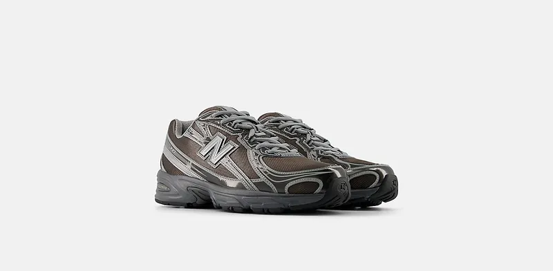 New Balance 740 Black Metallic (U7407YI)
