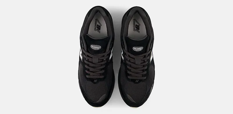 New Balance 2002R “Black/Oat” (U2002RL)