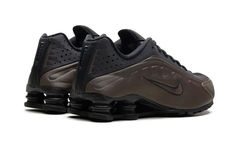 Nike Shox R4 “Ironstone Off Noir” (AR3565-007)
