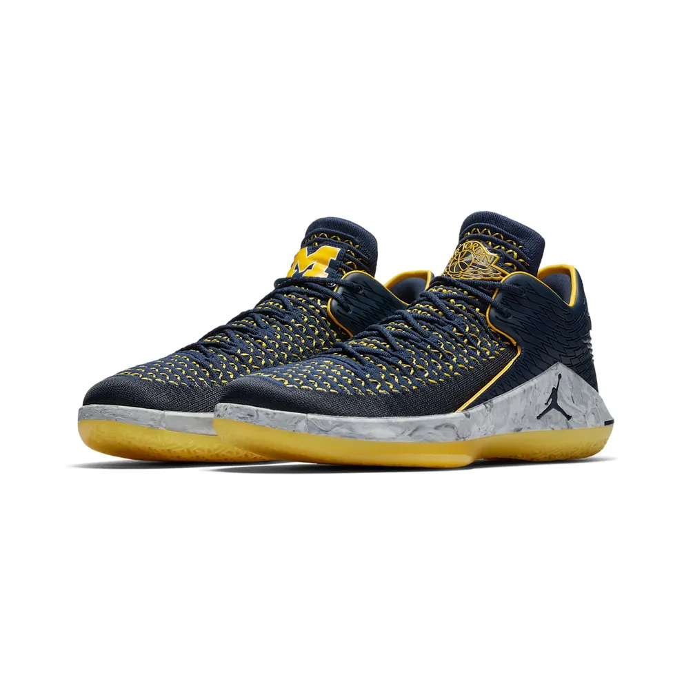 Jordan XXXII Low Michigan College Navy/Metallic Silver-White-Amarillo (AA1256-405)