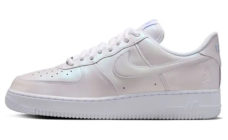 Ja Morant × Nike Air Force 1 Low “White / Metallic Silver / Cobalt” (IR8492-100) — mooi, maar waar blijft de damesmaat?