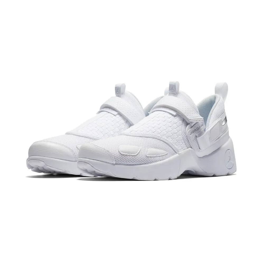 Jordan Trunner LX Triple White White/Pure Platinum (897992-100)