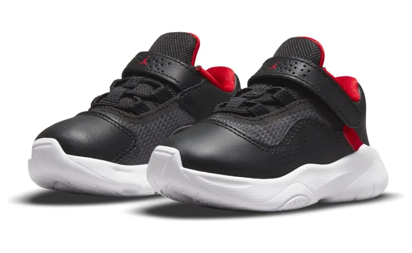 Jordan 11 CMFT Low Zwart (CZ0906-006)
