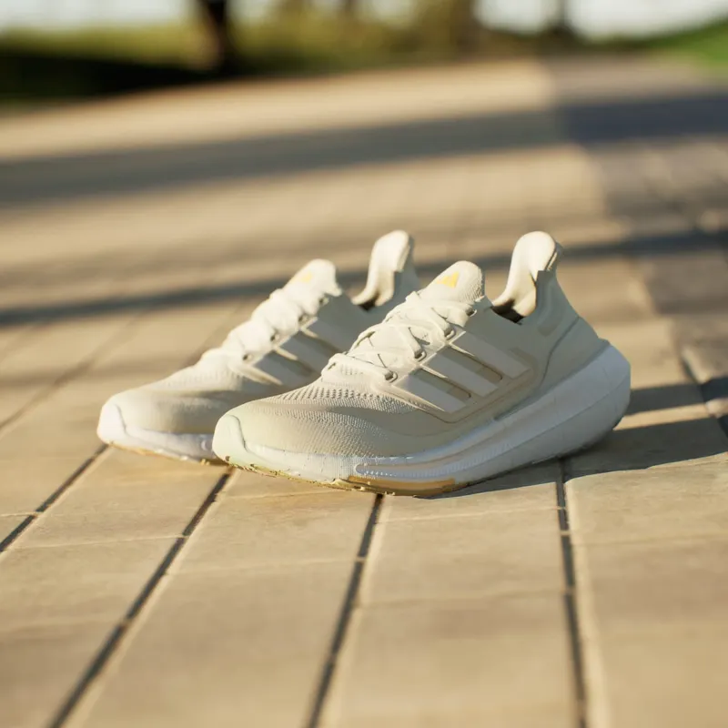 adidas Ultra Boost Light Ivory Core White Crystal Sand (ID3318)