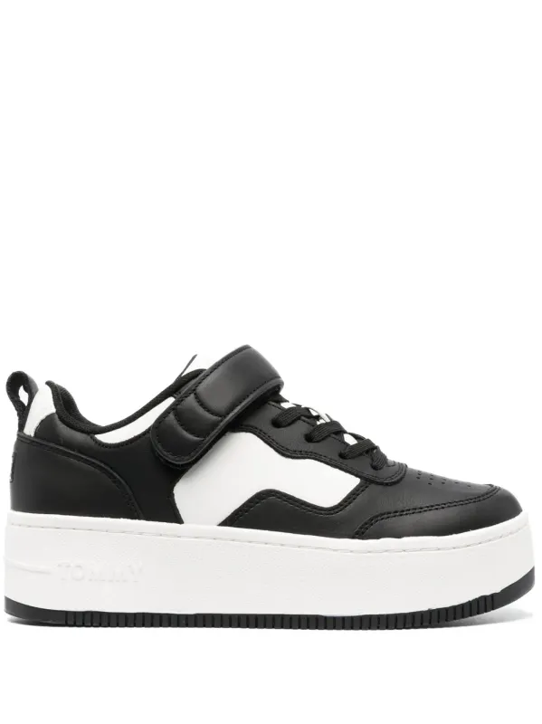 Tommy Jeans mit dicker Sohle – Black (EN0EN02210)