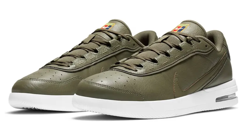 nikecourt CT3890-200
