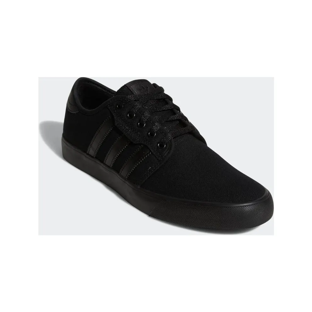 adidas Seeley Core Black / Core Black / Core Black (AQ8531)