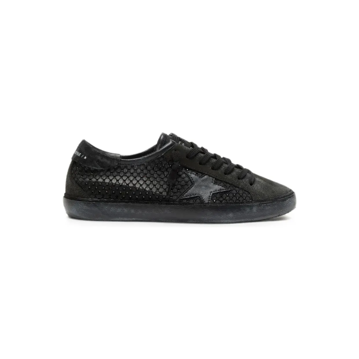 Golden Goose Super-Star Ltd aus perforiertem schwarzem Wildleder mit schwarzem Stern und Kristallen (GWF01088F008590)