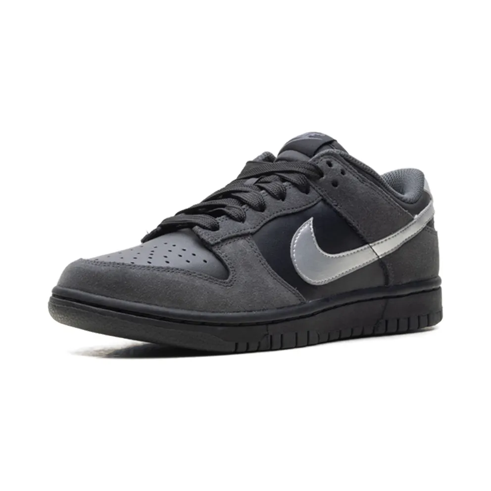 Nike Dunk Low “Anthracite / Metallic Silver” (II7636-001)