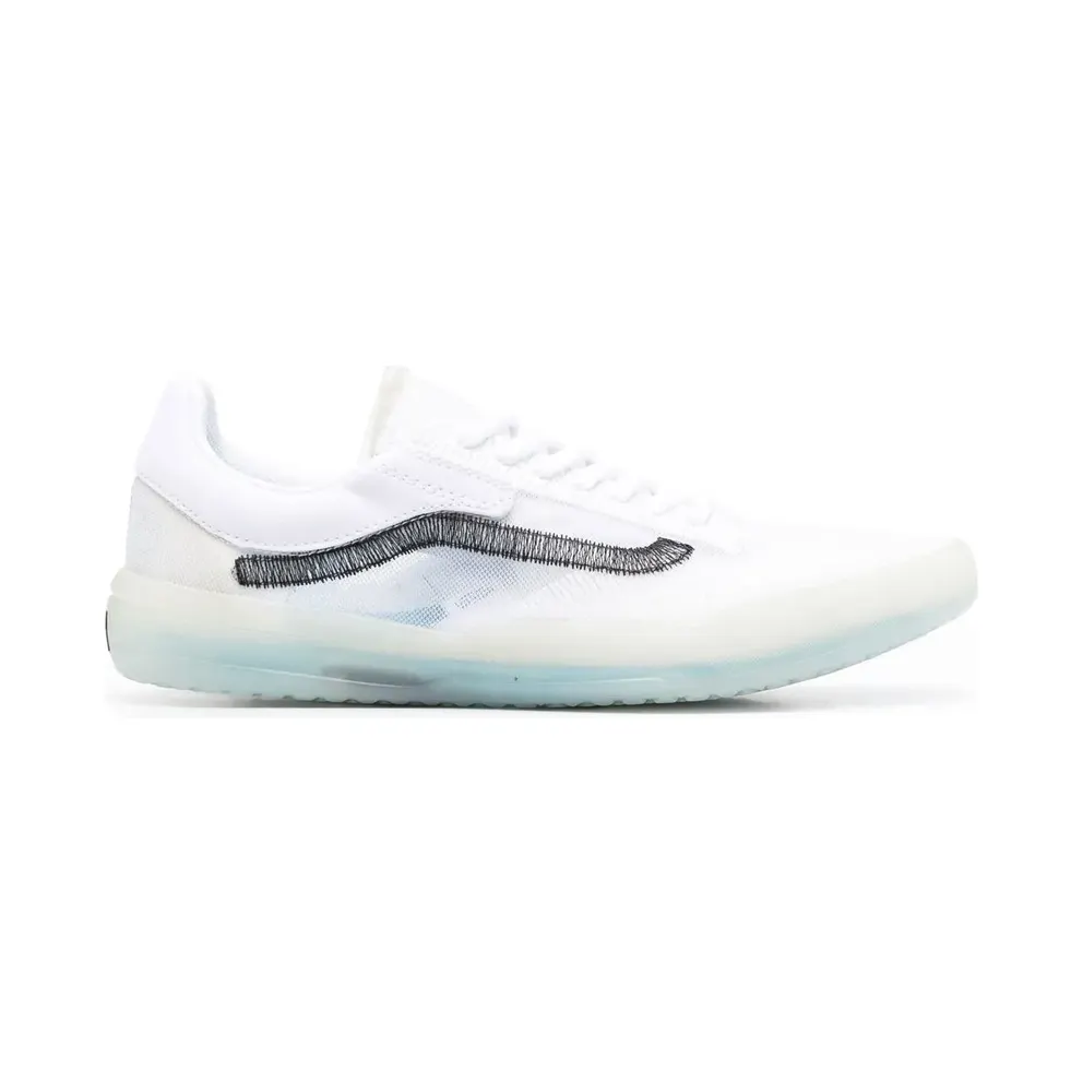 Vans mit Schnürung – White (VN0A7Q5U)