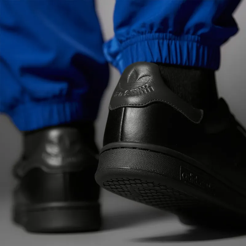 Adidas Stan Smith Lux Core Black / Core Black / Carbon (HQ6787)