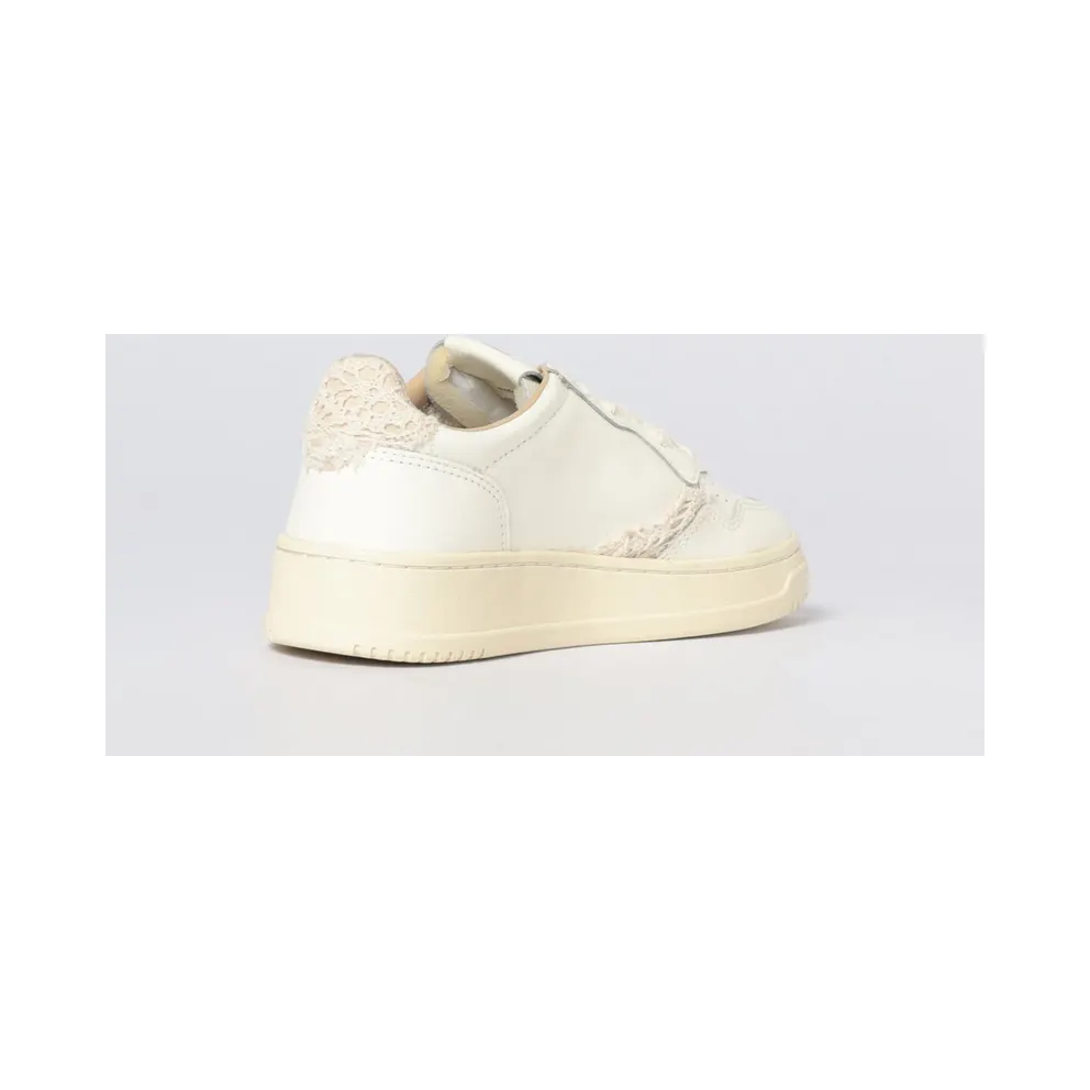 Autry Medalist Low Leather with Lace Details Black (AULWMJ01)