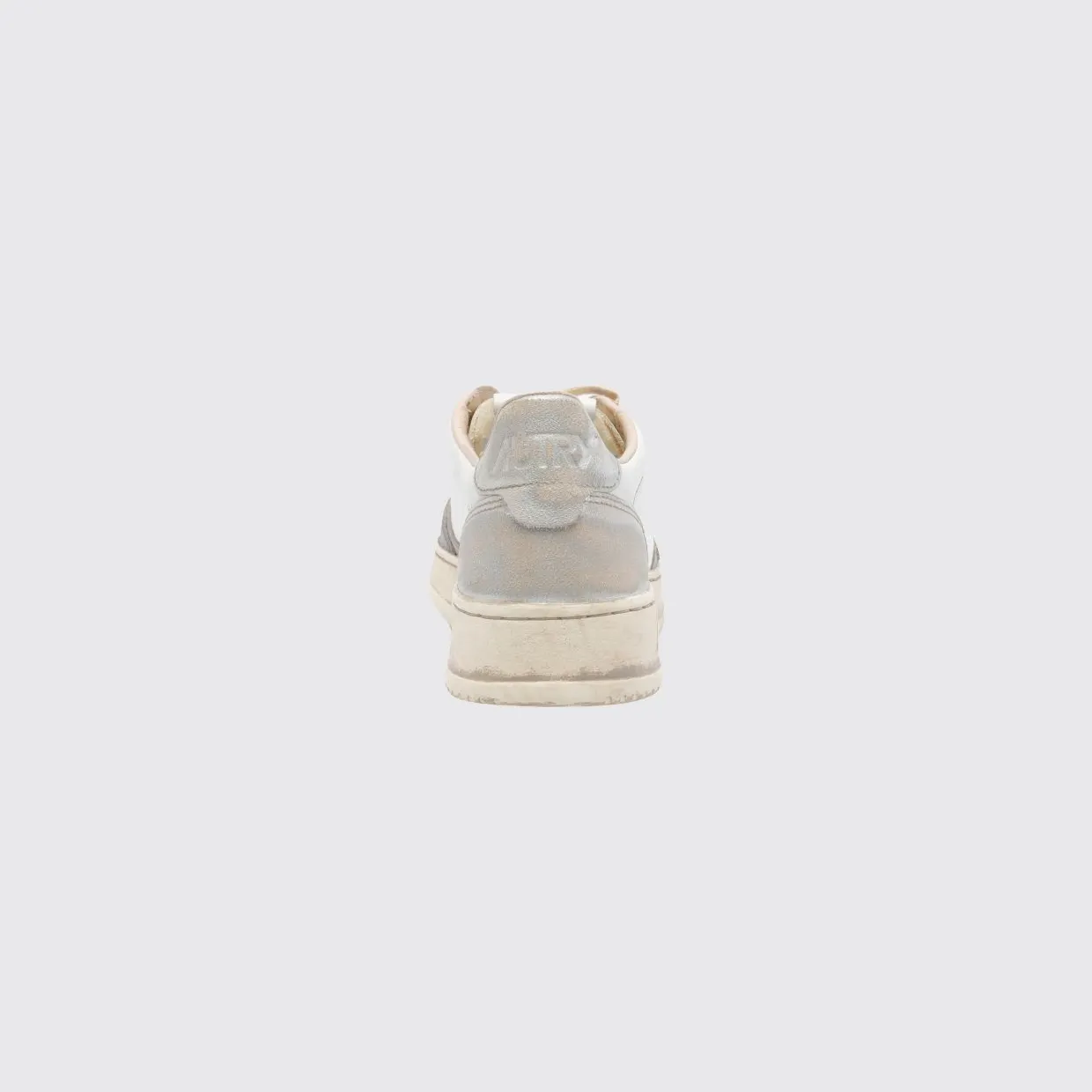 Autry Medalist Low Super Vintage Calfskin Sneakers with Worn Effect Cream (AVLMMT08) (3)