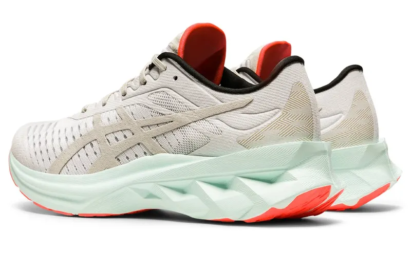 ASICS Novablast Sps (1022A378-100)