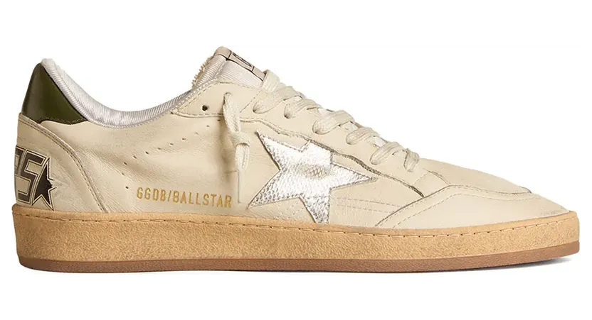 Golden Goose Ball Star mit silbernem Lederstern und grüner Fersenlasche Nude (GMF00117F006009)