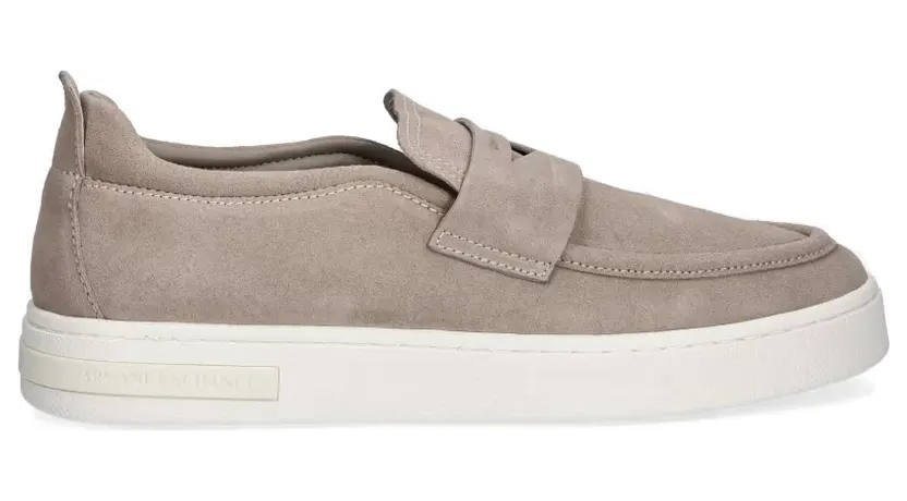 Armani Exchange Slip-On-Sneakers aus Wildleder – Nude (XM002632AF19687)