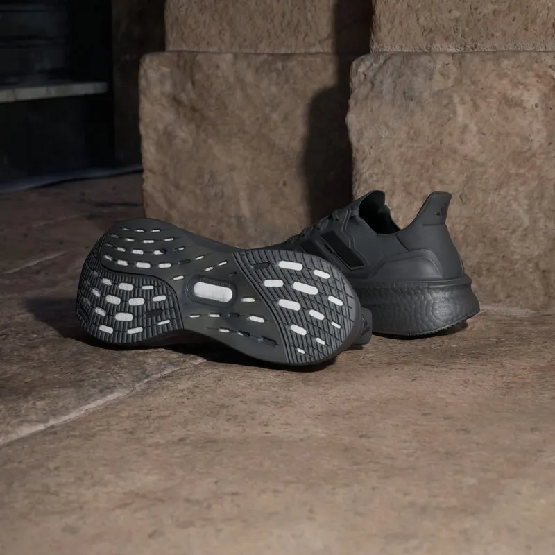 Adidas Ultraboost 5 Core Black / Core Black / Core Black (ID8812)