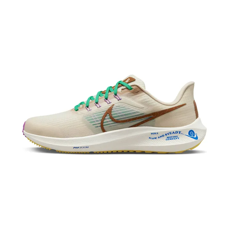 Nike Pegasus 39 Premium Nike Moving Company “Sand Drift / Coconut Milk / Stadium Green / Ale Brown” (DV8922-100)