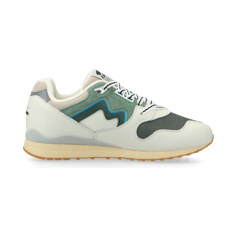 Karhu Synchron Classic (lily white / forest green) – F802685