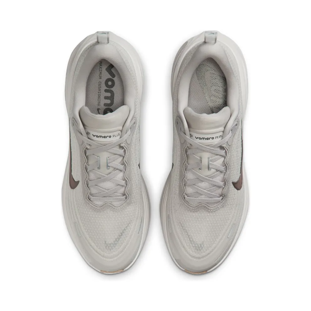 Nike Vomero Plus College Grey Light Iron Ore Gum (HV8150-005)