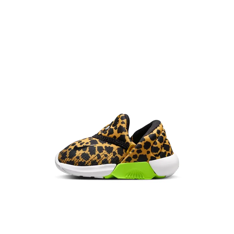 Nike Swoosh Go “University Gold / Volt / White / Black” (IV5719-700)